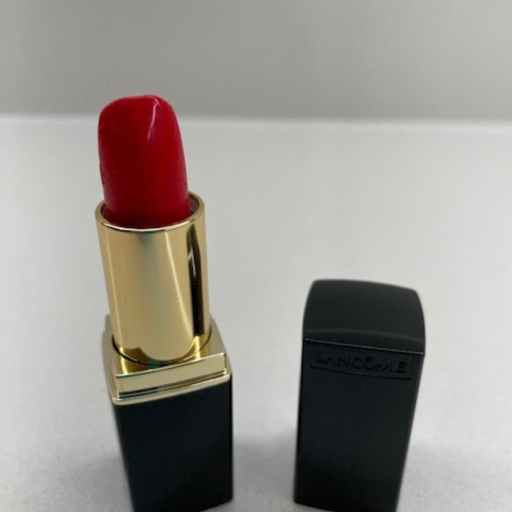 🎈HP🎈Lancôme Creme Lipstick- Le Red Color - Picture 3 of 5